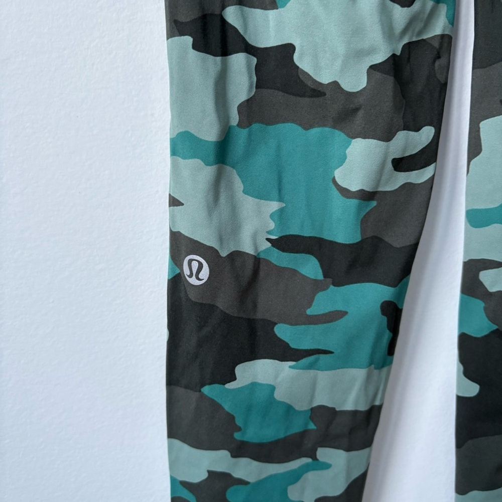 Lululemon 2021 Base Pace High-Rise Running Tight 25" Heritage 365 Camo Sz 6 - Picture 7 of 10